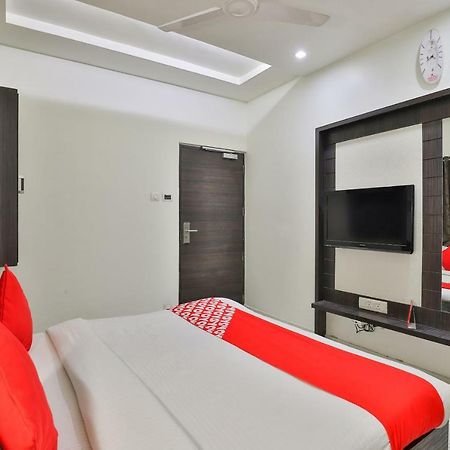 Oyo 2351 Hotel Golden Plaza Ахмедабад Екстер'єр фото