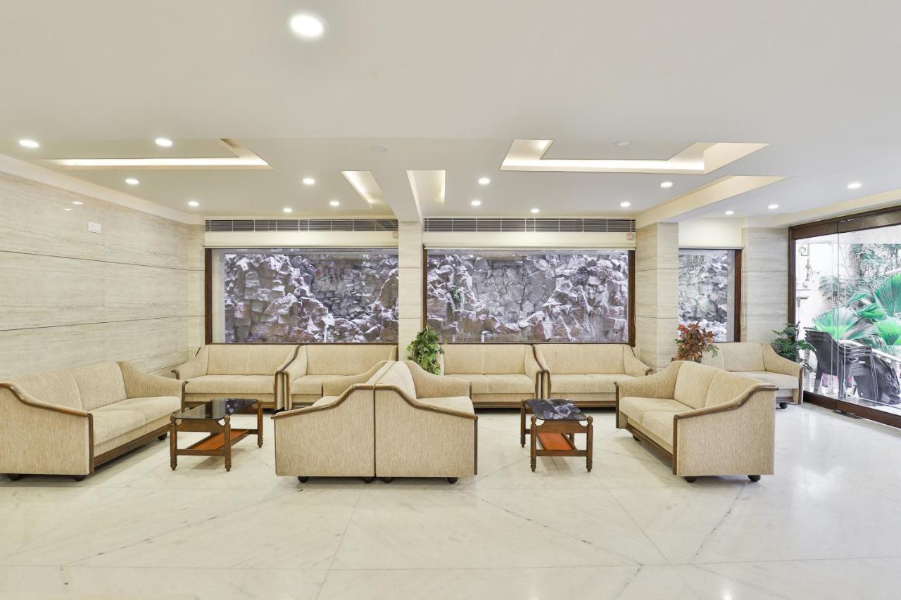Oyo 2351 Hotel Golden Plaza Ахмедабад Екстер'єр фото