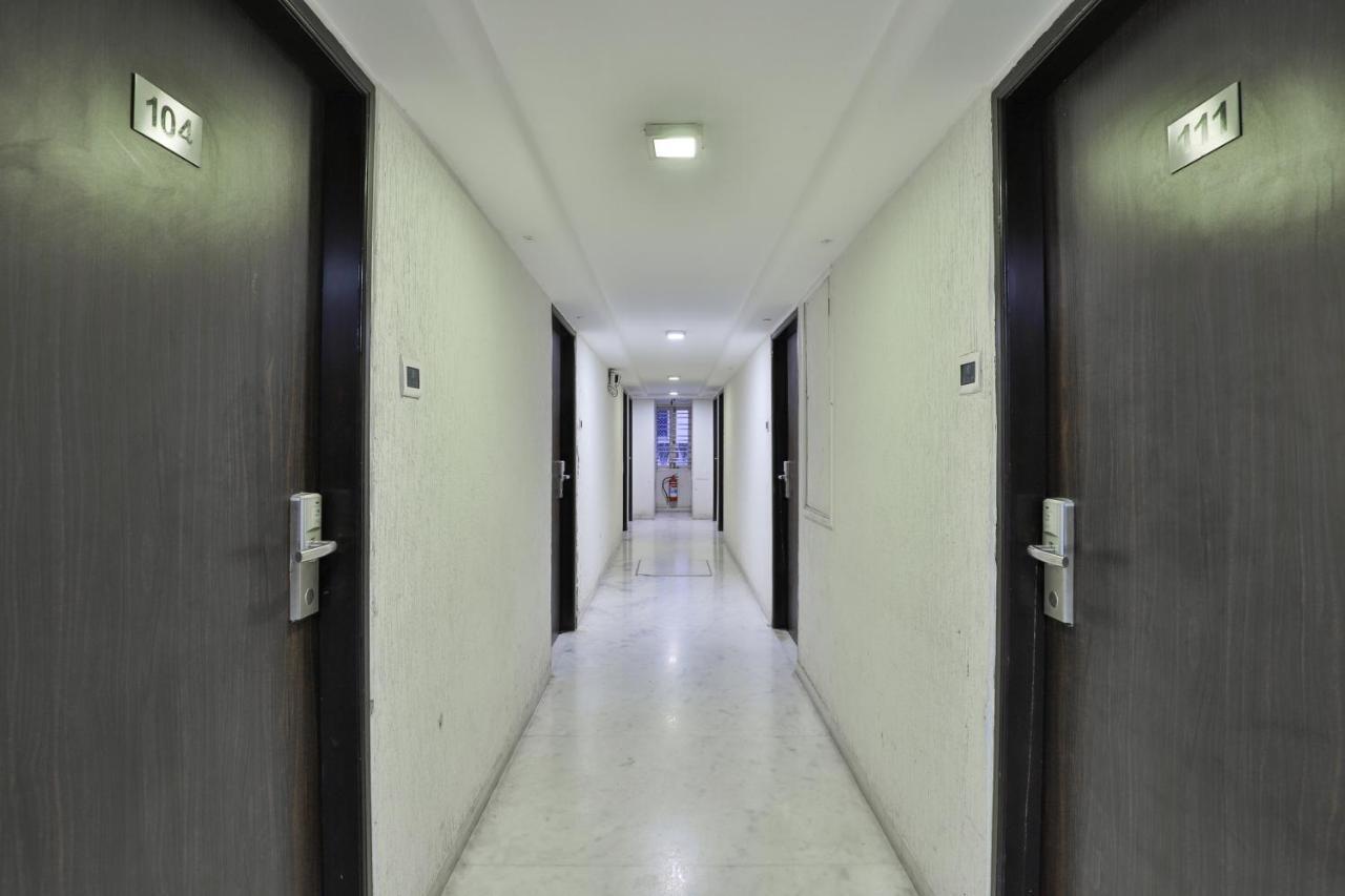 Oyo 2351 Hotel Golden Plaza Ахмедабад Екстер'єр фото