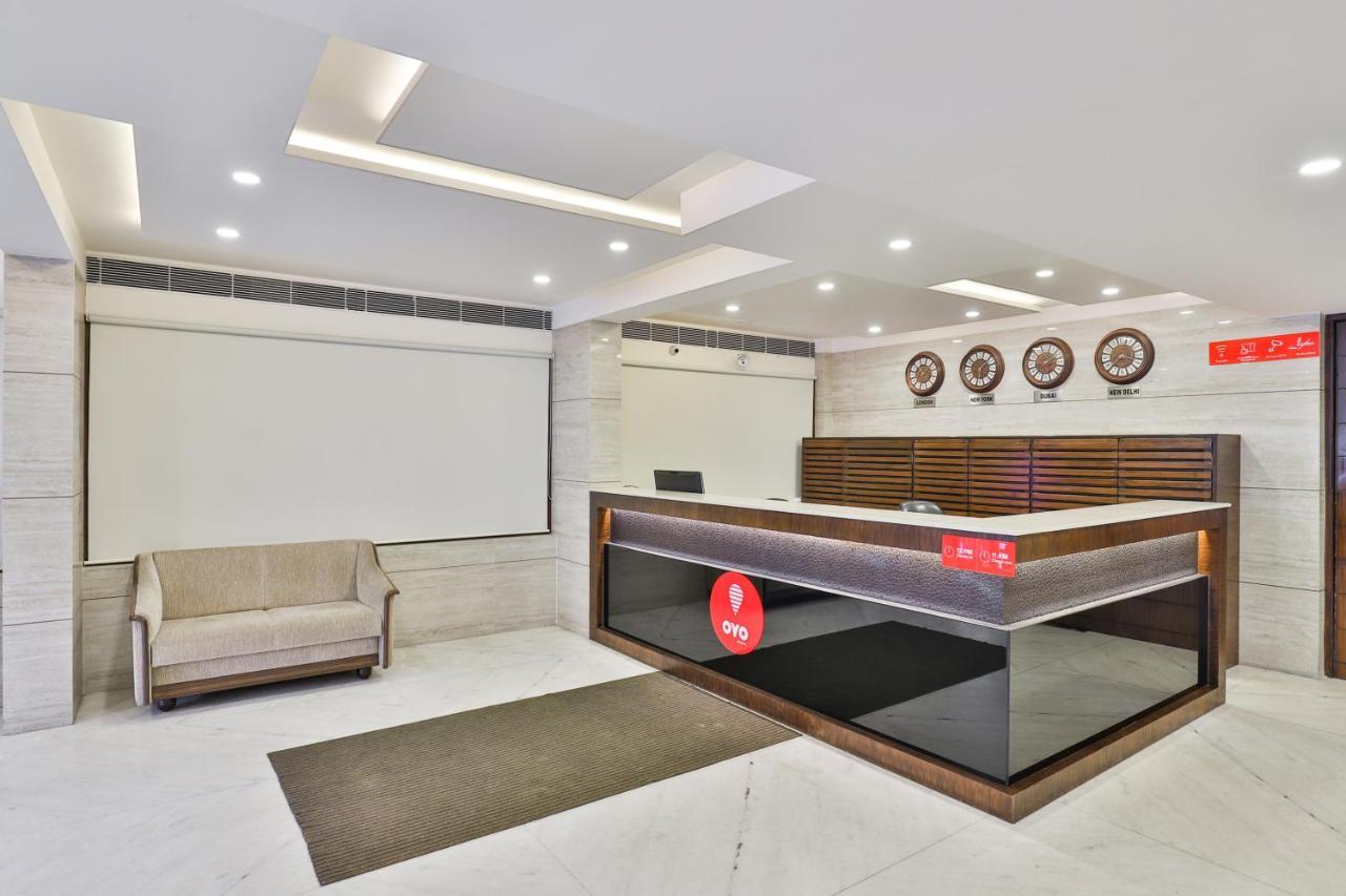 Oyo 2351 Hotel Golden Plaza Ахмедабад Екстер'єр фото