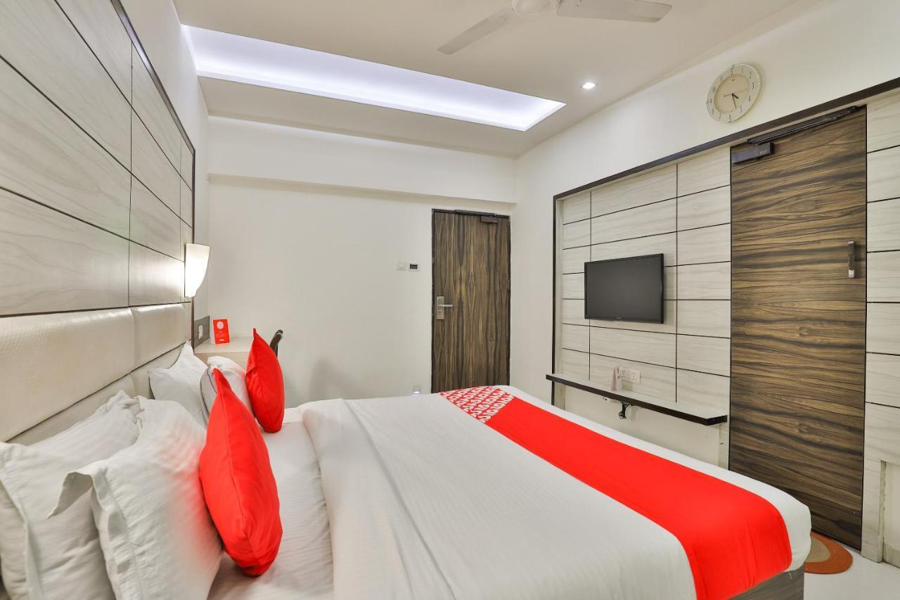 Oyo 2351 Hotel Golden Plaza Ахмедабад Екстер'єр фото